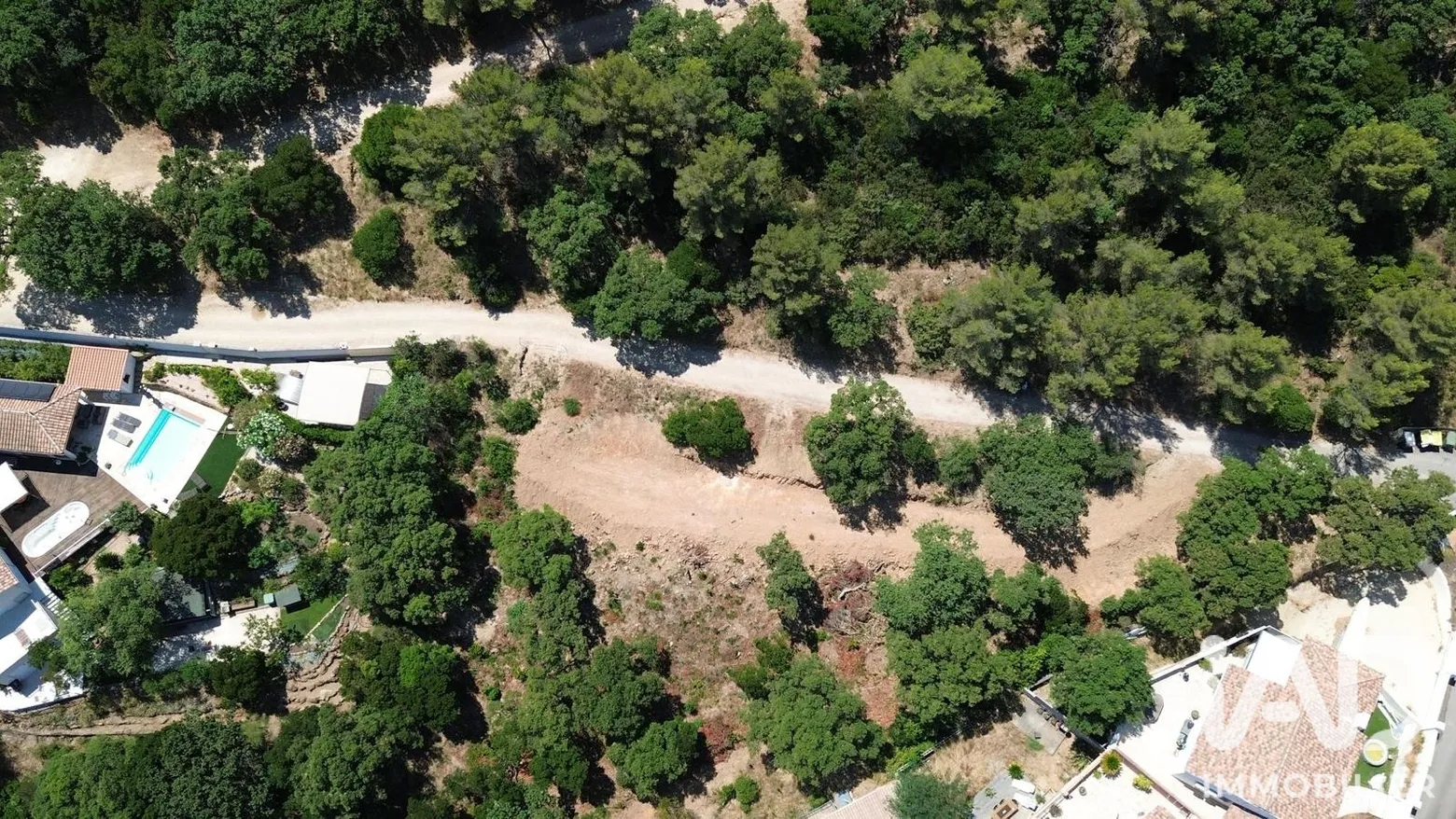 Terrain à bâtir de 2 110 m² à Carqueiranne (83320) — 3