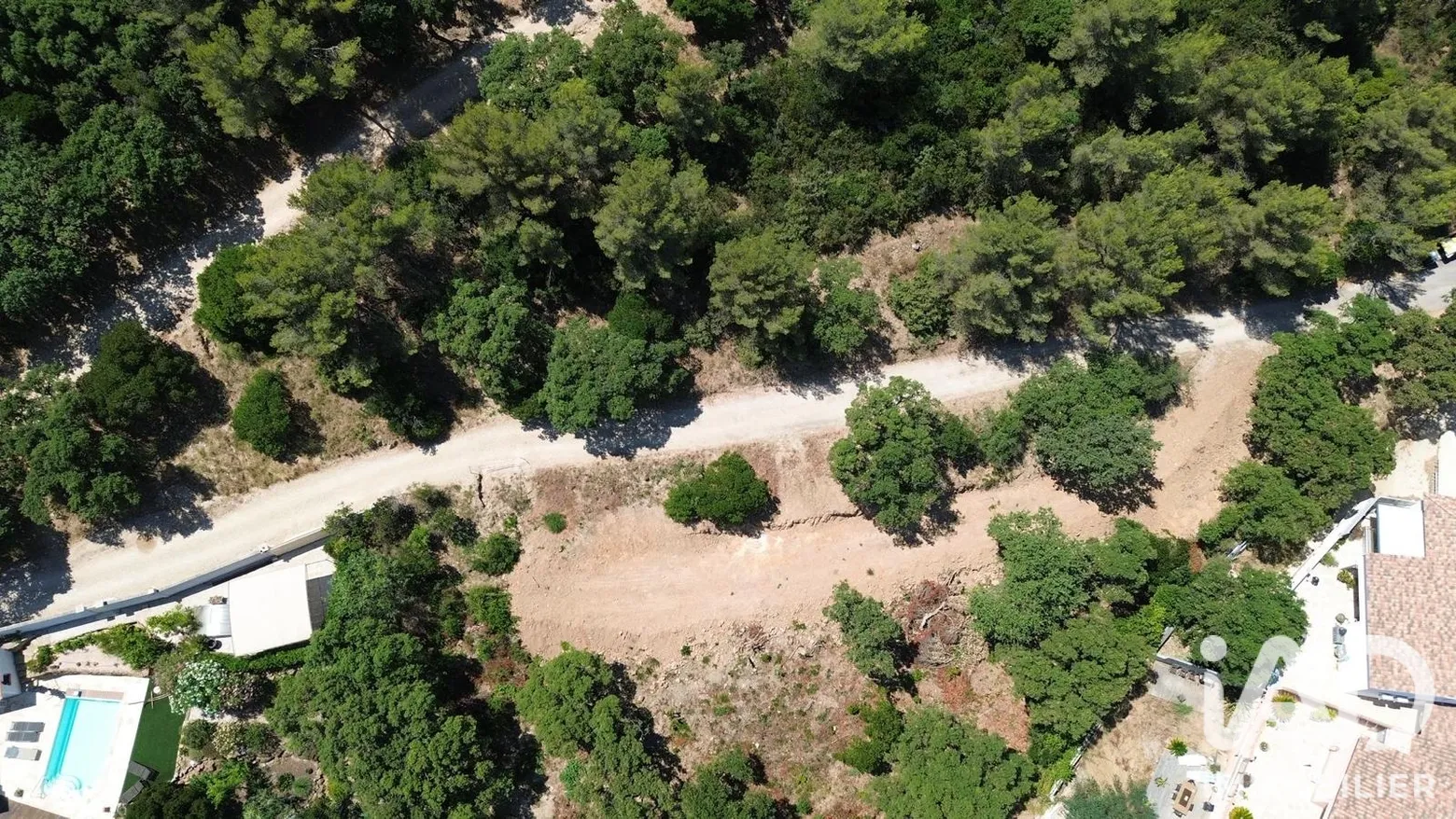 Terrain à bâtir de 2 110 m² à Carqueiranne (83320) — 2