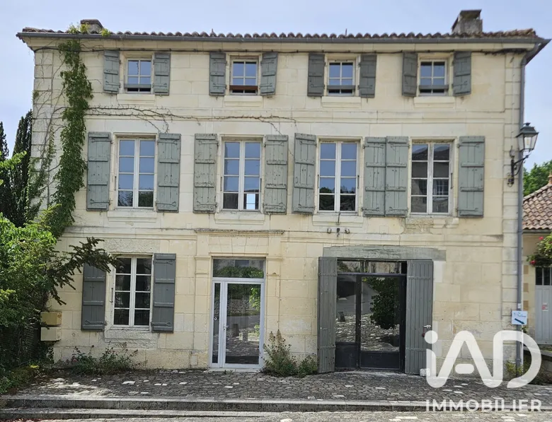 Immeuble 1 pièce 378 m² · à Saint-Sauvant · 378 m² · 265 000 €