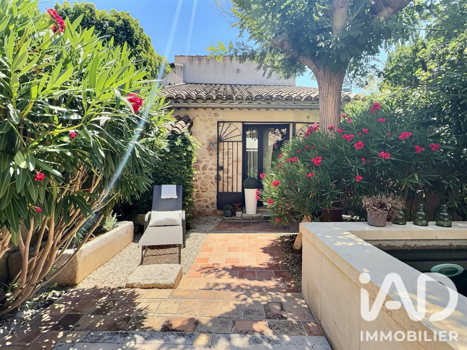 Vente maison à Mouriès (13890) : maison de village 6 pièces 205 m² - 2070684 — 2