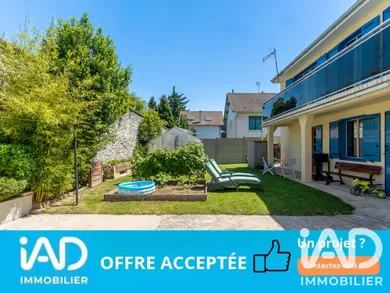 Maison traditionnelle à Ecquevilly (78920)