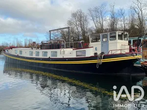 Péniche à Guernes (78520)