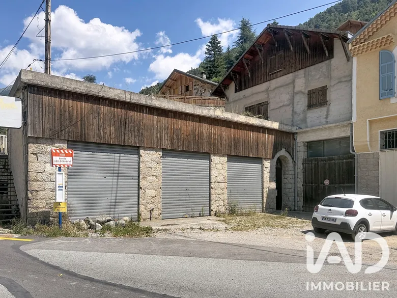 Immeuble 172 m² · à Saint-Martin-Vésubie · 172 m² · 380 000 €