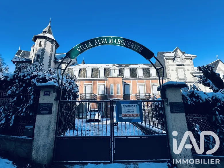Maison 15 pièces 368 m² · à La Bourboule · 368 m² · 676 000 €