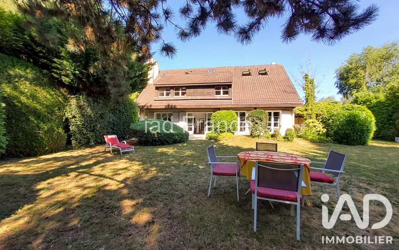 Maison 10 pièces 250 m² · à Chavenay · 250 m² · 749 000 €