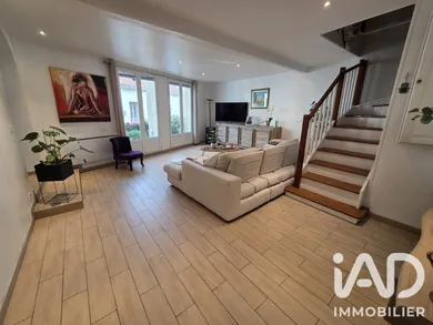 Immeuble à Louvres (95380)