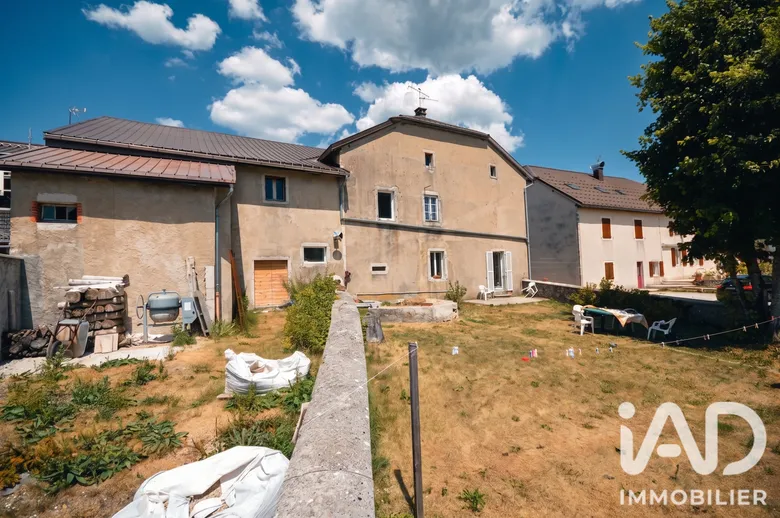 Maison 10 pièces 350 m² · à Lajoux · 350 m² · 390 000 €