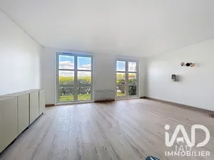 Duplex in Voisins-le-Bretonneux (78960)