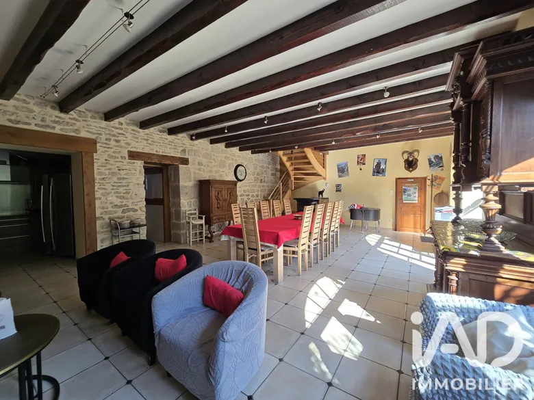 Local commercial 9 pièces 267 m² · à Massegros Causses Gorges · 267 m² · 299 000 €