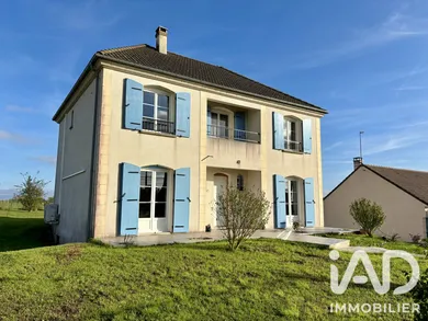 Maison à Chenoise (77160)