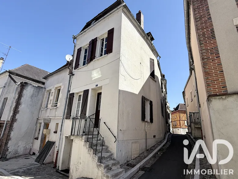 Maison 8 pièces 155 m² · à Saint-Florentin · 155 m² · 89 000 €
