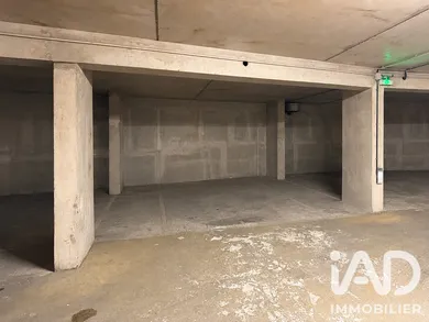 Parking à Paris (75010)