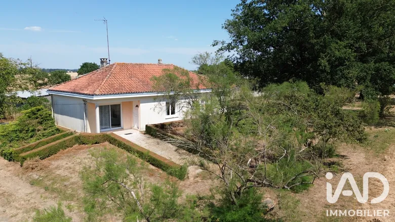 Maison 5 pièces 102 m² · à Essarts-en-Bocage · 102 m² · 165 000 €