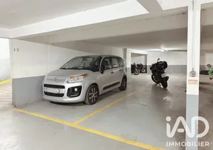 Parking à Paris (75020)
