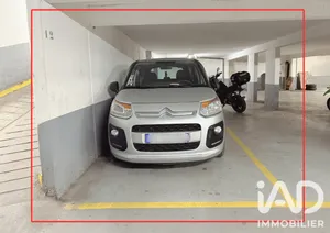Parking à Paris (75020)