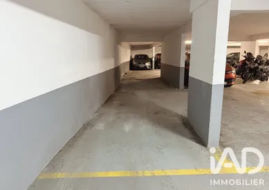 Parking à Paris (75020)