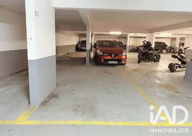 Parking à Paris (75020)