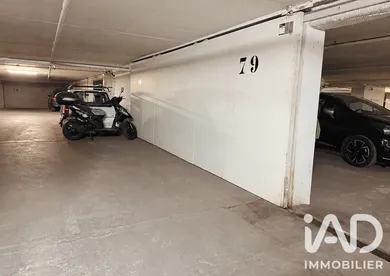 Parking à Paris (75012)