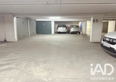 Parking à Paris (75012)