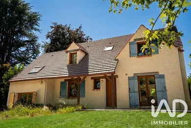 Maison traditionnelle à Saint-Arnoult-en-Yvelines (78730)