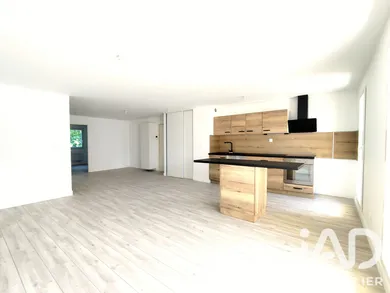 Apartment in Hyères (83400)