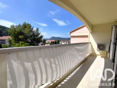 Appartement à Hyères (83400)