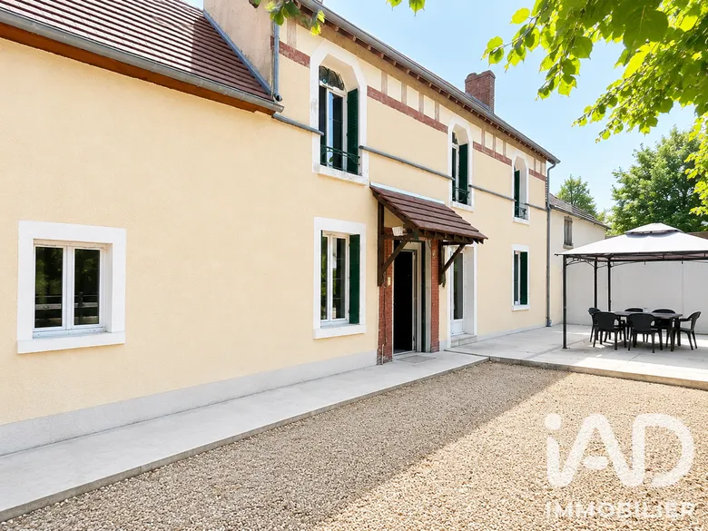 Maison 7 pièces 252 m² · à Châteauneuf-sur-Loire · 252 m² · 289 900 €