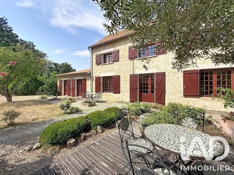 Maison 5 pièces 121 m² · à Saint-Martin-la-Pallu · 121 m² · 250 000 €