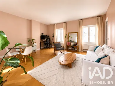 Apartment in Paris (75017)