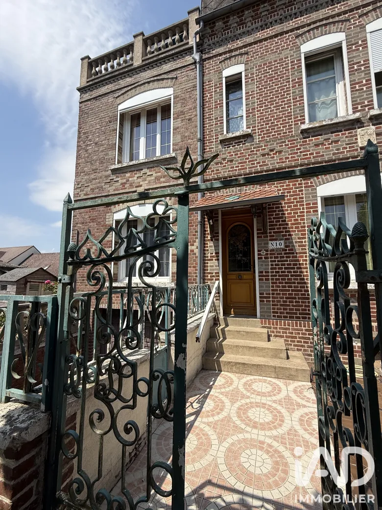 Maison 9 pièces 166 m² · à Grandvilliers · 166 m² · 179 000 €