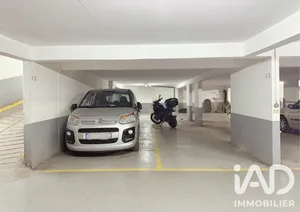 Parking à Paris (75020)