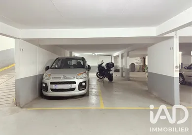 Parking à Paris (75020)