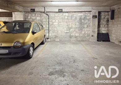 Parking in Paris (75017)
