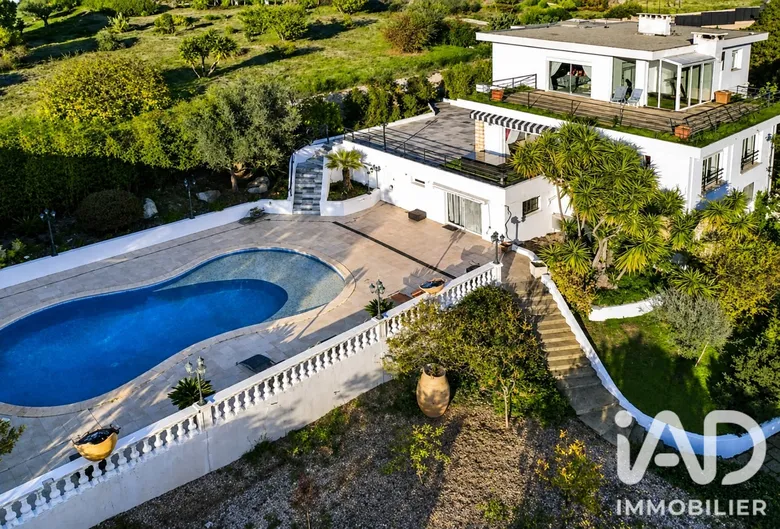 Maison 10 pièces 366 m² · à Saint-Laurent-du-Var · 366 m² · 2 400 000 €