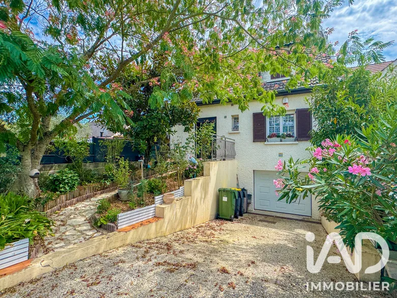 Maison 5 pièces 125 m² · à Saint-Jean-les-Deux-Jumeaux · 125 m² · 274 000 €