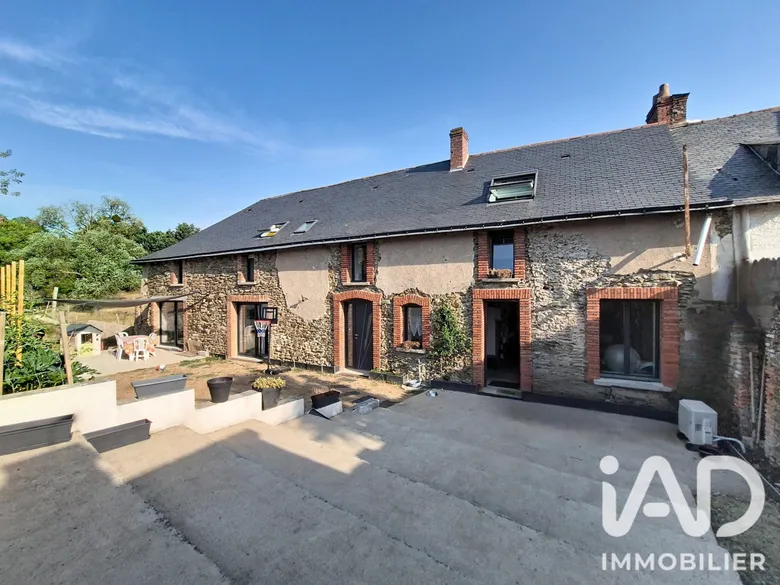 Maison 7 pièces 144 m² · à Chemillé-en-Anjou · 144 m² · 250 000 €