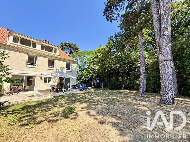 Maison 8 pièces 165 m² · à La Celle-Saint-Cloud · 165 m² · 4 220 €