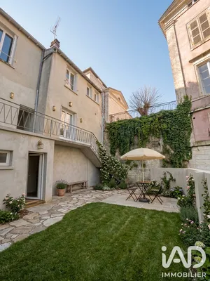 Townhouse in Niort (79000)