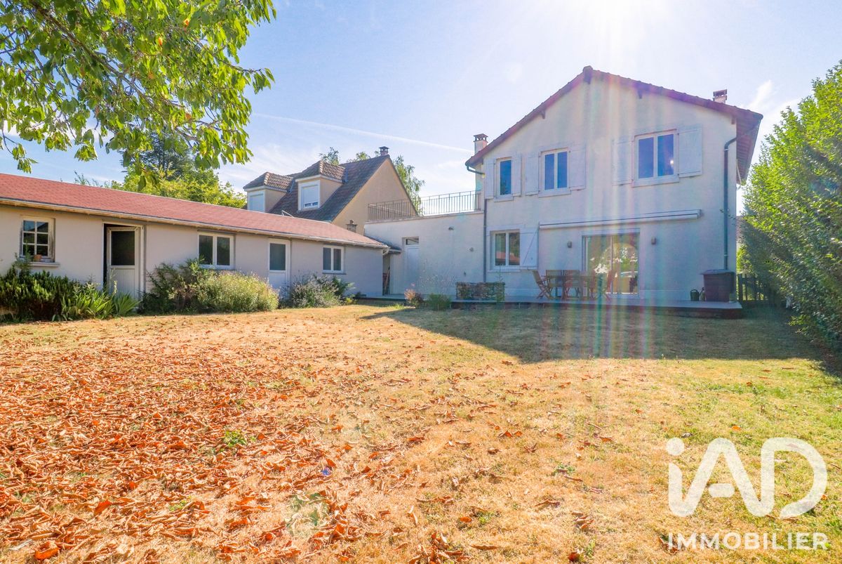 Maison 7 pièces de 150 m² à Magny-les-Hameaux (78114)