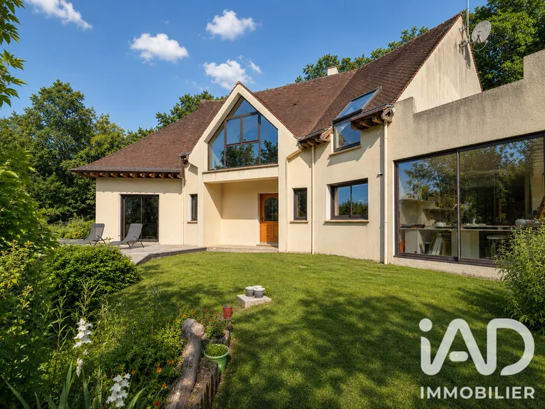 Maison 9 pièces 243 m² · à Angicourt · 243 m² · 639 000 €