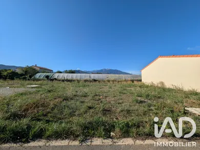 Building plot in Vinça (66320)