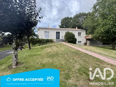 Traditional house in SAINTE FLAIVE DES LOUPS (85150)