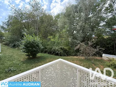 Apartment in Voisins-le-Bretonneux (78960)