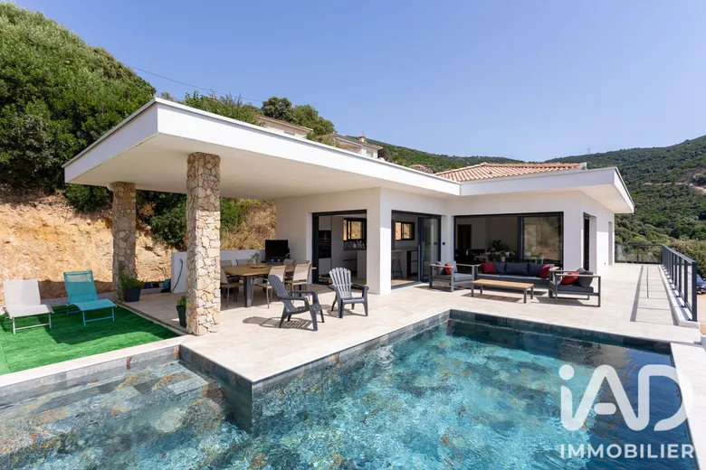 Terrain à afa (20167) · 235 000 €