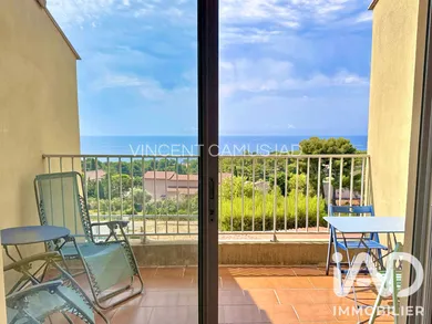 Apartment in Bandol (83150)