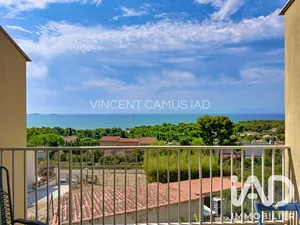 Apartment in Bandol (83150)