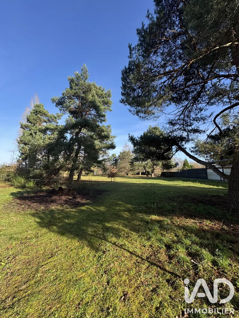 Terrain 1000 m² · à Bâtir À Saint-Denis-de-l'Hôtel · 1 000 m² · 159 500 €