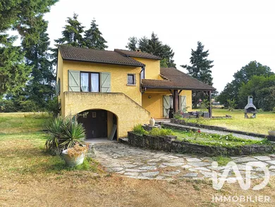House in Saint-Laure (63350)