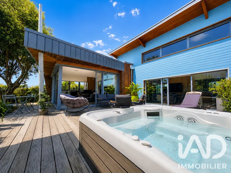 Maison 6 pièces 290 m² · à Pont-l'Abbé · 289,7 m² · 676 000 €