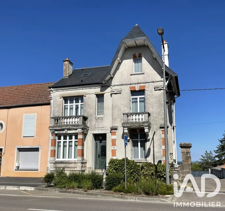 Maison 8 pièces 208 m² · à Langres · 208 m² · 220 000 €